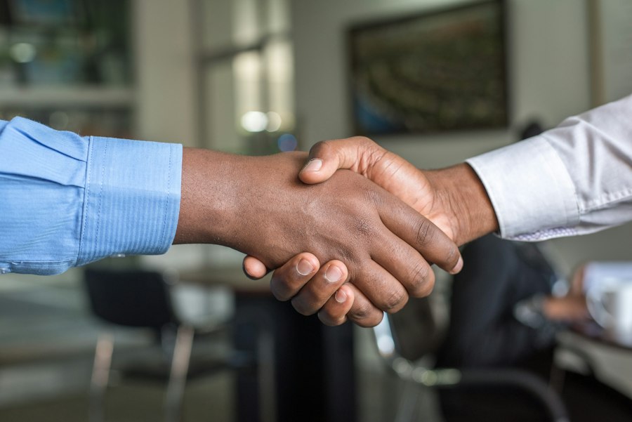 Business handshake agreeing a partnership